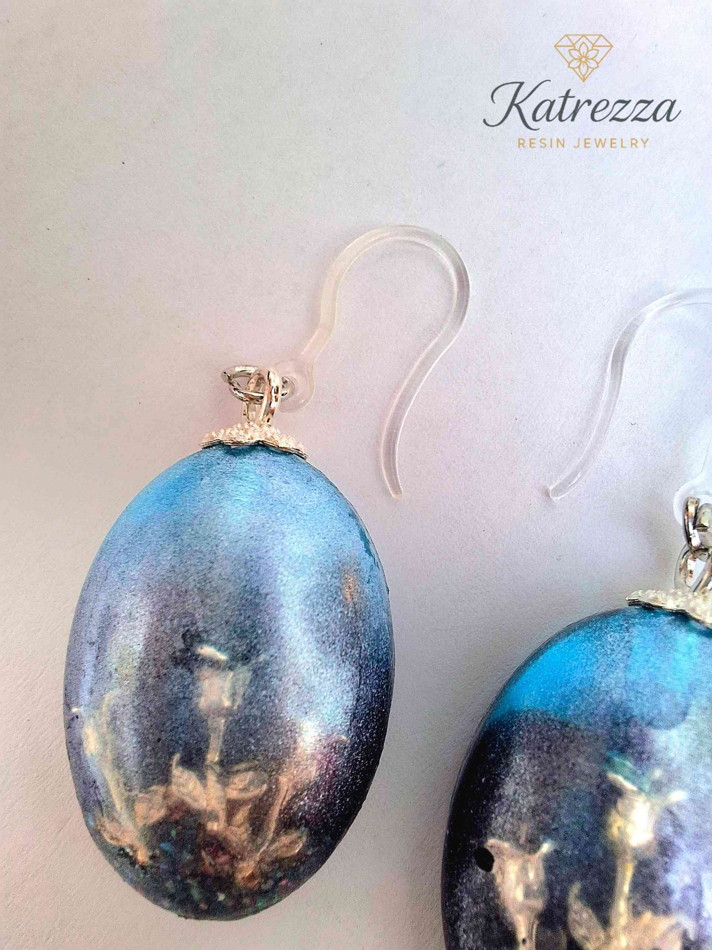 Deep Blue Resin Earrings with Real Flowers – Handmade Oval 3.5 cm | Katrezza