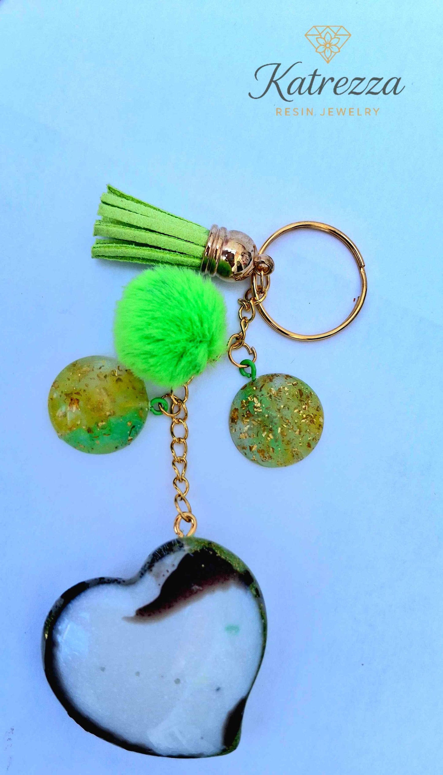 "Back view of resin heart keychain, approx. 4 cm heart charm with white resin tones – Katrezza Jewelry"