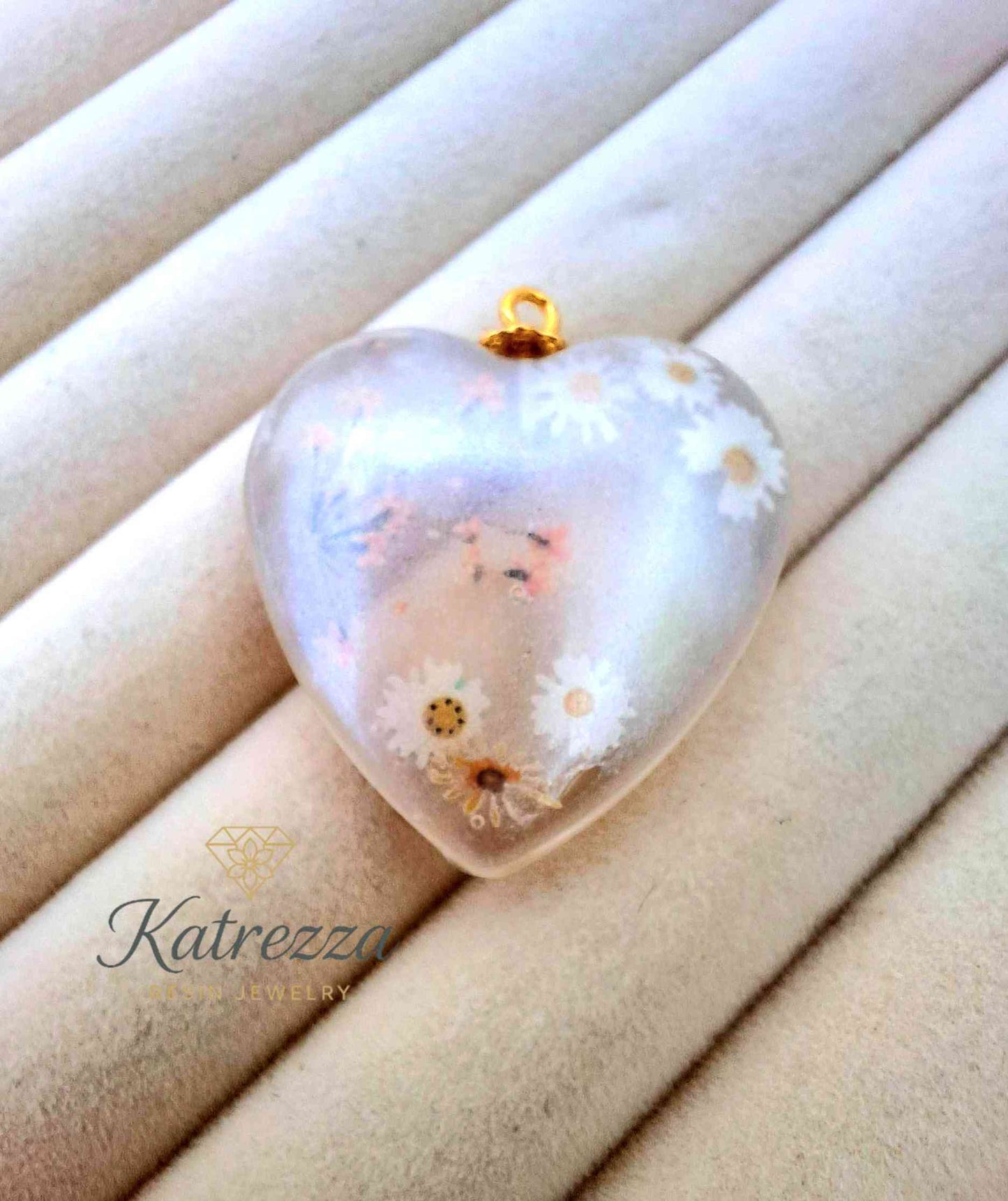 Heart Resin Pendant with Real Flowers – 3 cm