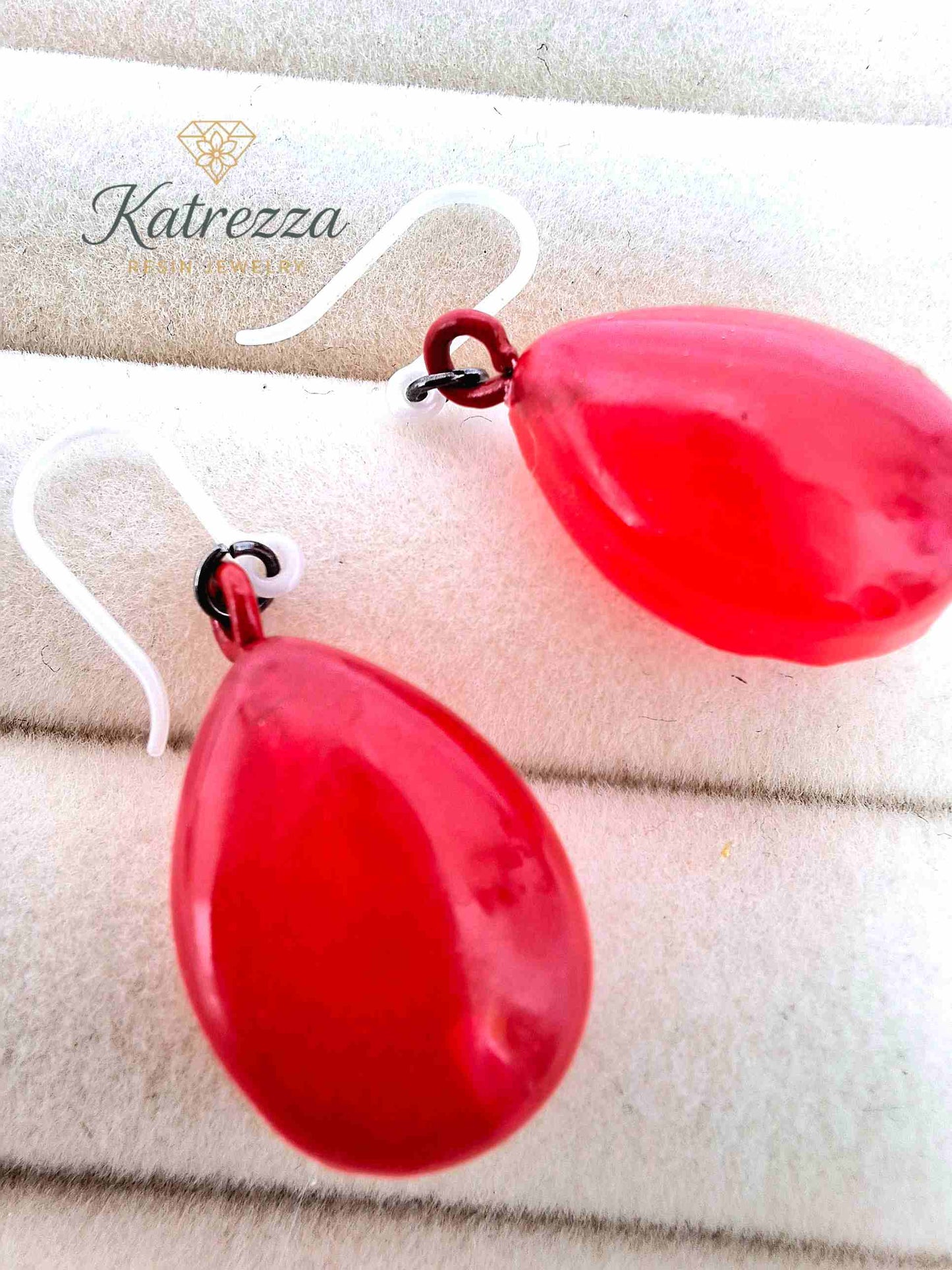 Girls’ lightweight resin earrings with silicone hooks – red