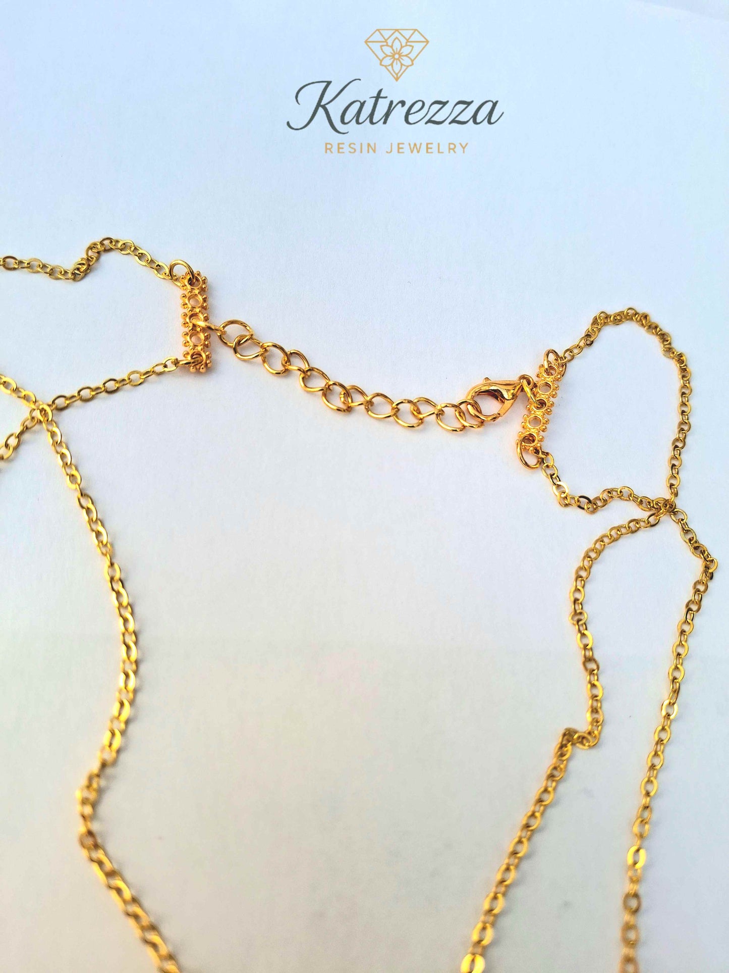 Adjustable gold chain with clasp for double layer lilac flower resin necklace – Katrezza handmade jewelry.