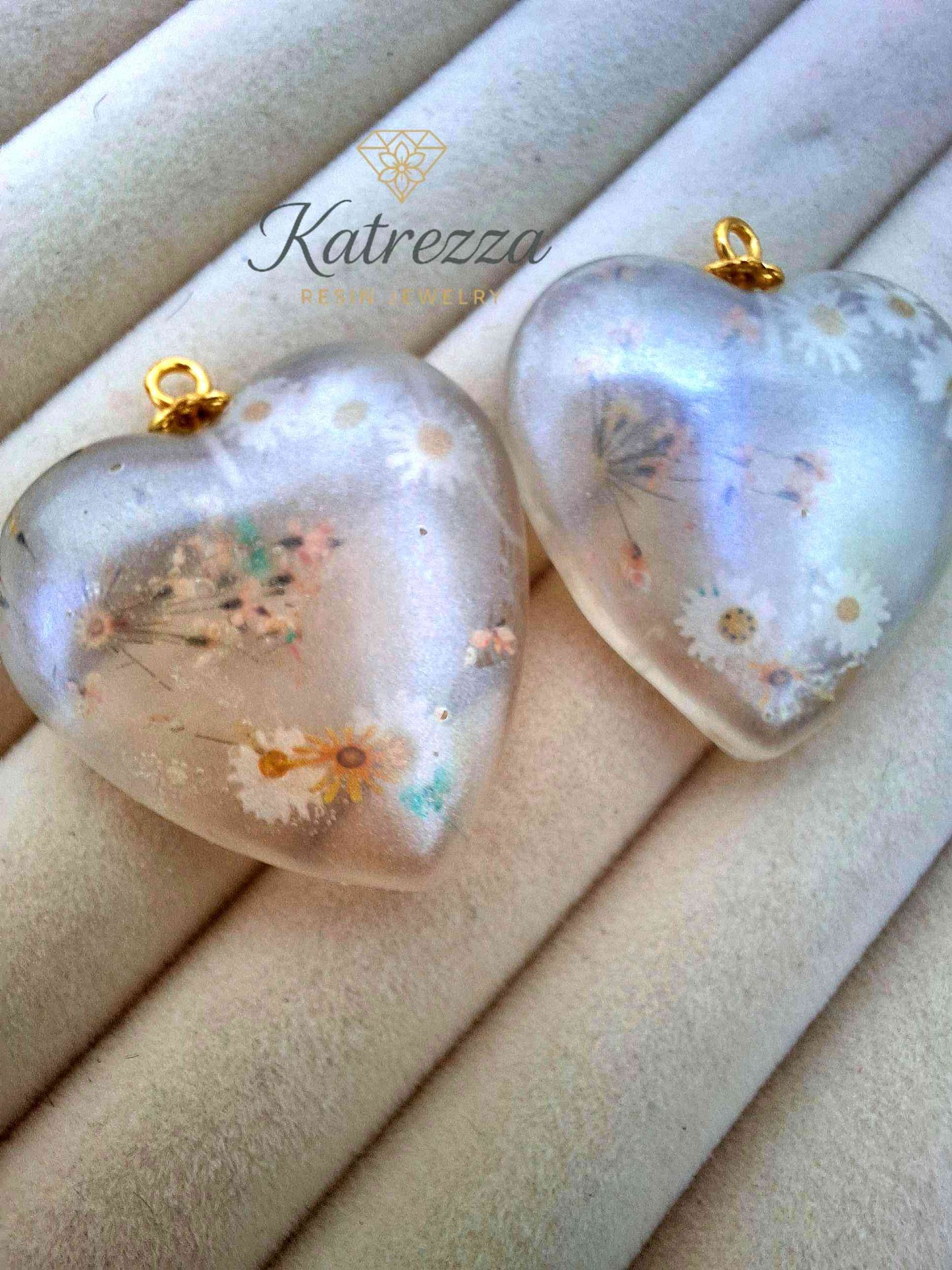 Heart Resin Pendant with Real Flowers – 3 cm