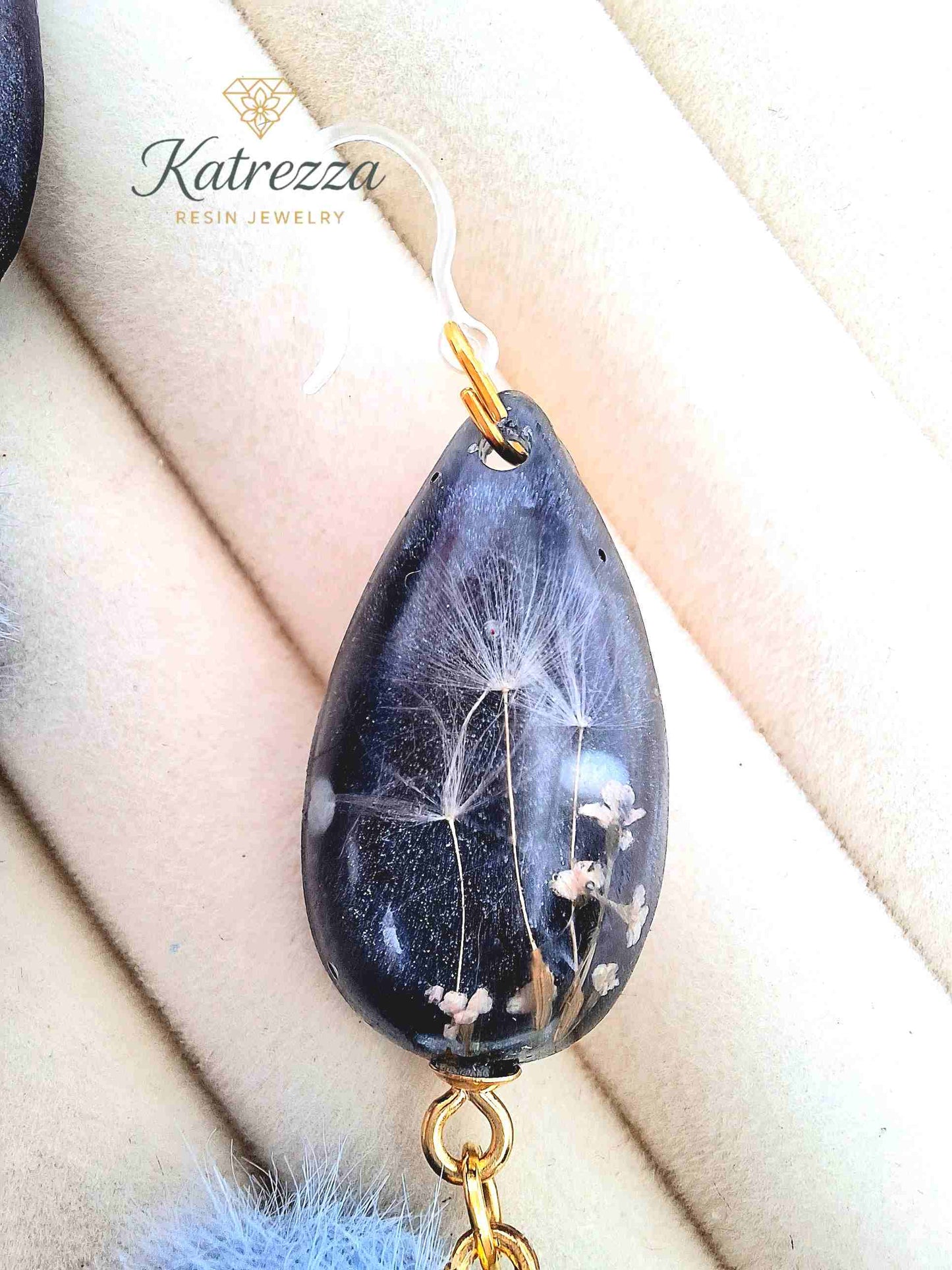 "Handmade teardrop resin earring with glittery dark resin, preserved flowers, dandelion seeds, and hypoallergenic hook – Katrezza Resin Jewelry"