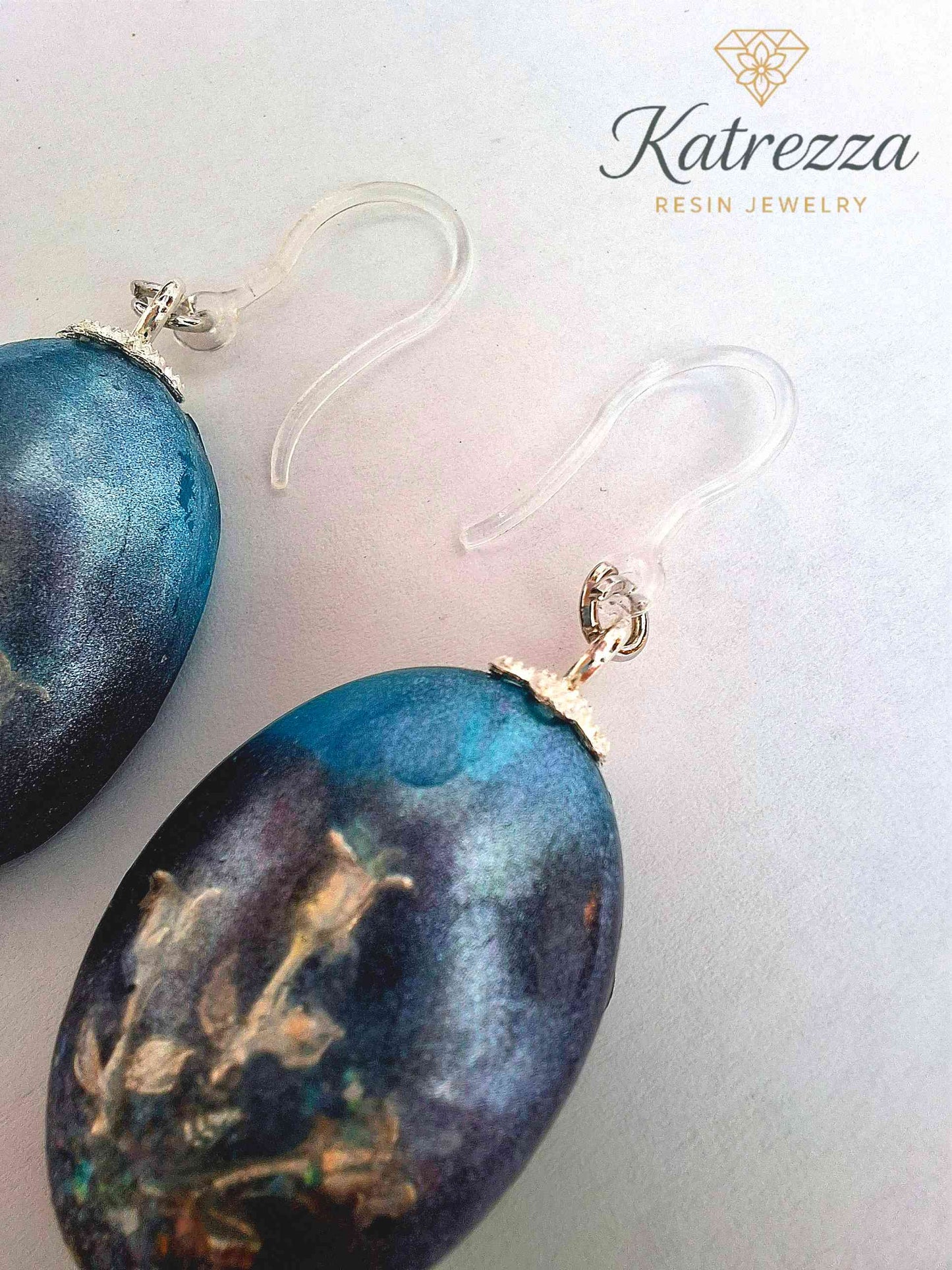 Deep Blue Resin Earrings with Real Flowers – Handmade Oval 3.5 cm | Katrezza