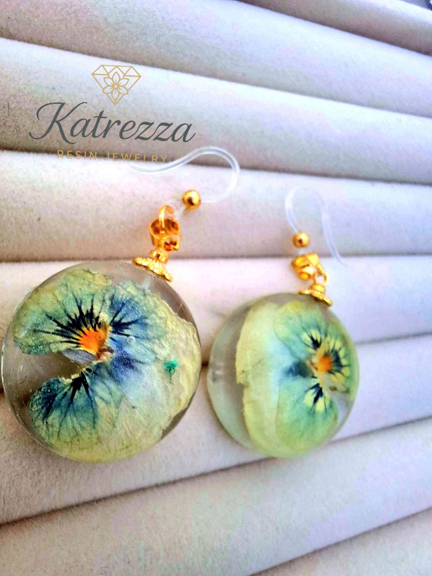 Floral Resin Earrings & Pendant Set – Hypoallergenic