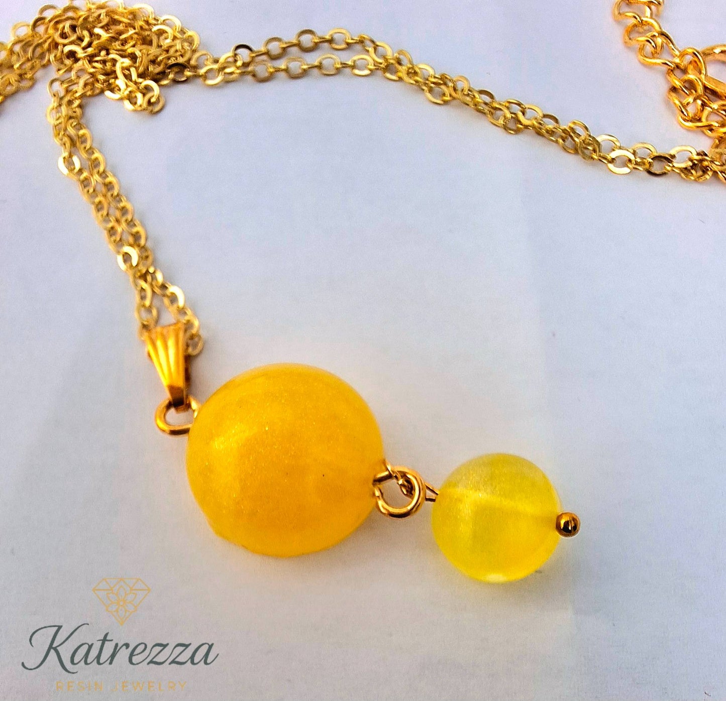 Golden Sun Resin Necklace – 62 cm
