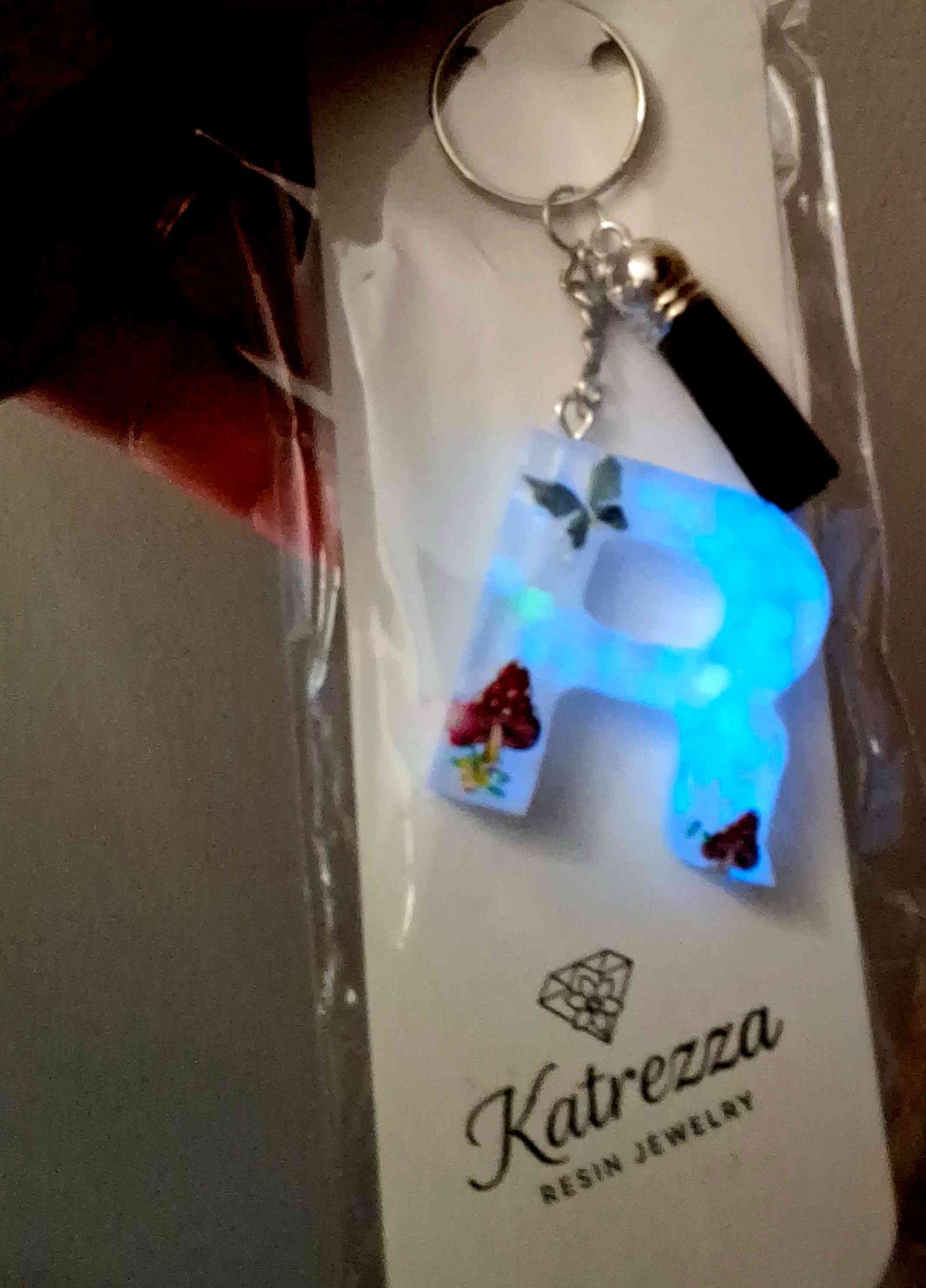 Glowing resin letter R keychain in the dark with embedded designs