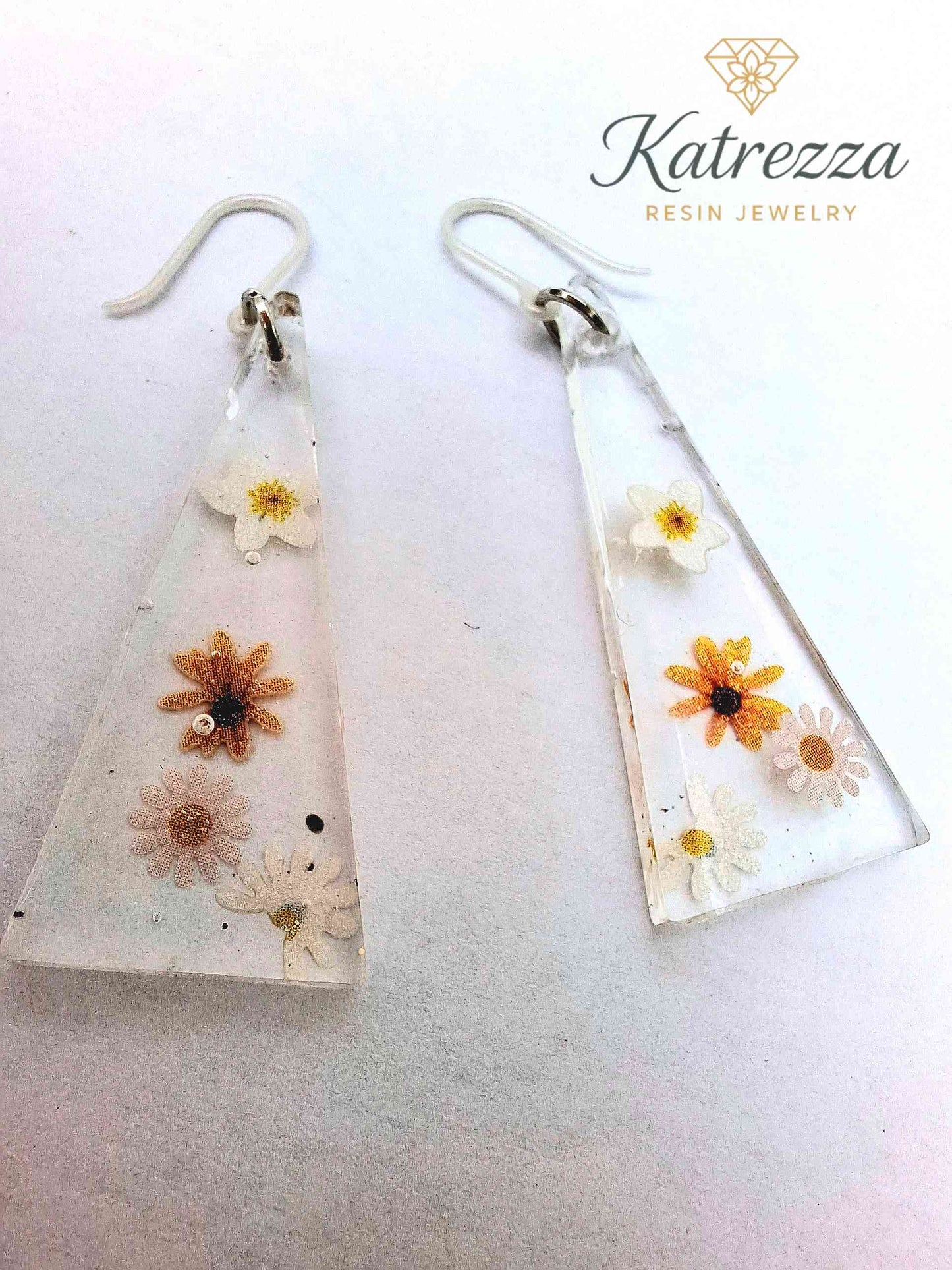 Handmade Triangle Resin Earrings with Real Flowers – Hypoallergenic Hooks