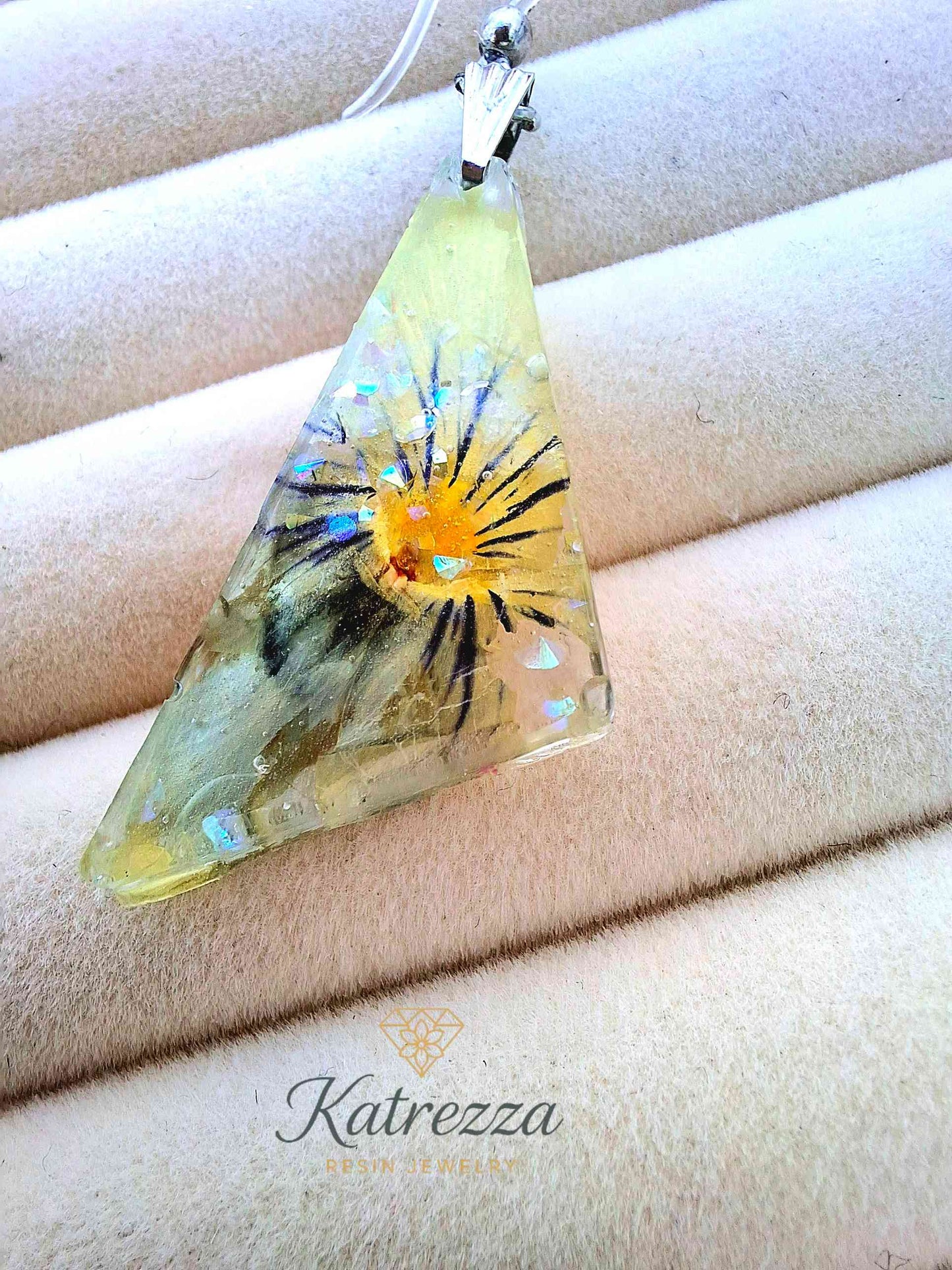 Triangle Resin Earrings with Real Flowers – 5 cm