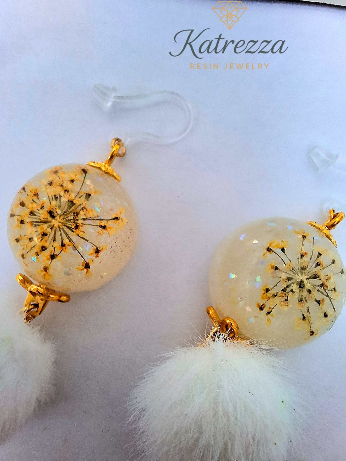 Handmade Resin Earrings with White Fluffy Tassel – Katrezza