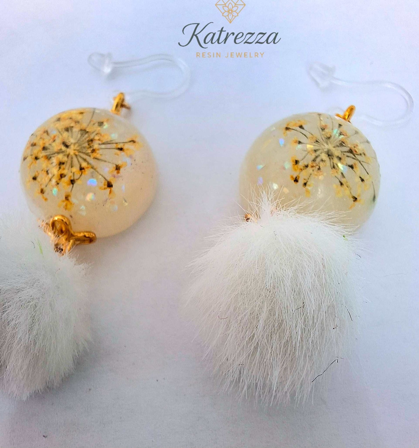 Handmade Resin Earrings with White Fluffy Tassel – Katrezza