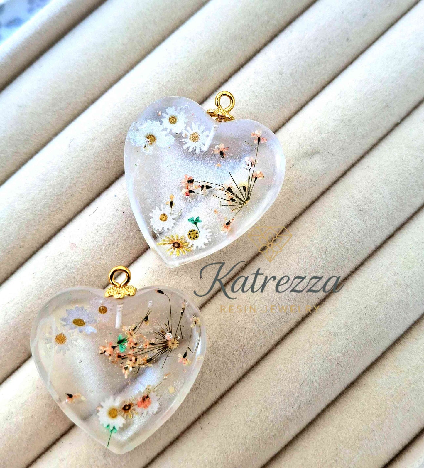 Heart Resin Pendant with Real Flowers – 3 cm