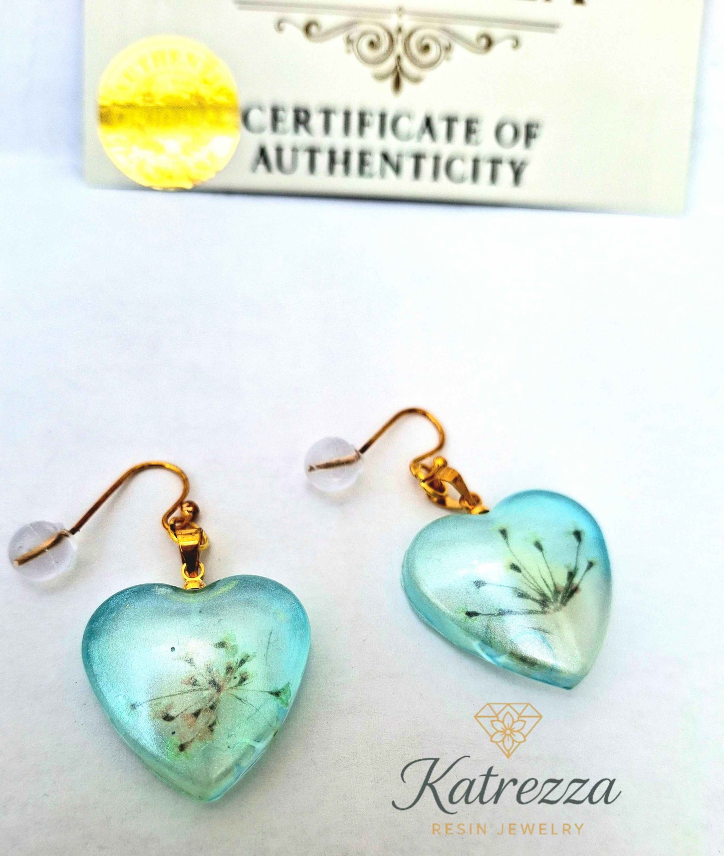 Handmade Heart-Shaped Resin Earrings with Pressed Flowers & Gold Hooks – Katrezza