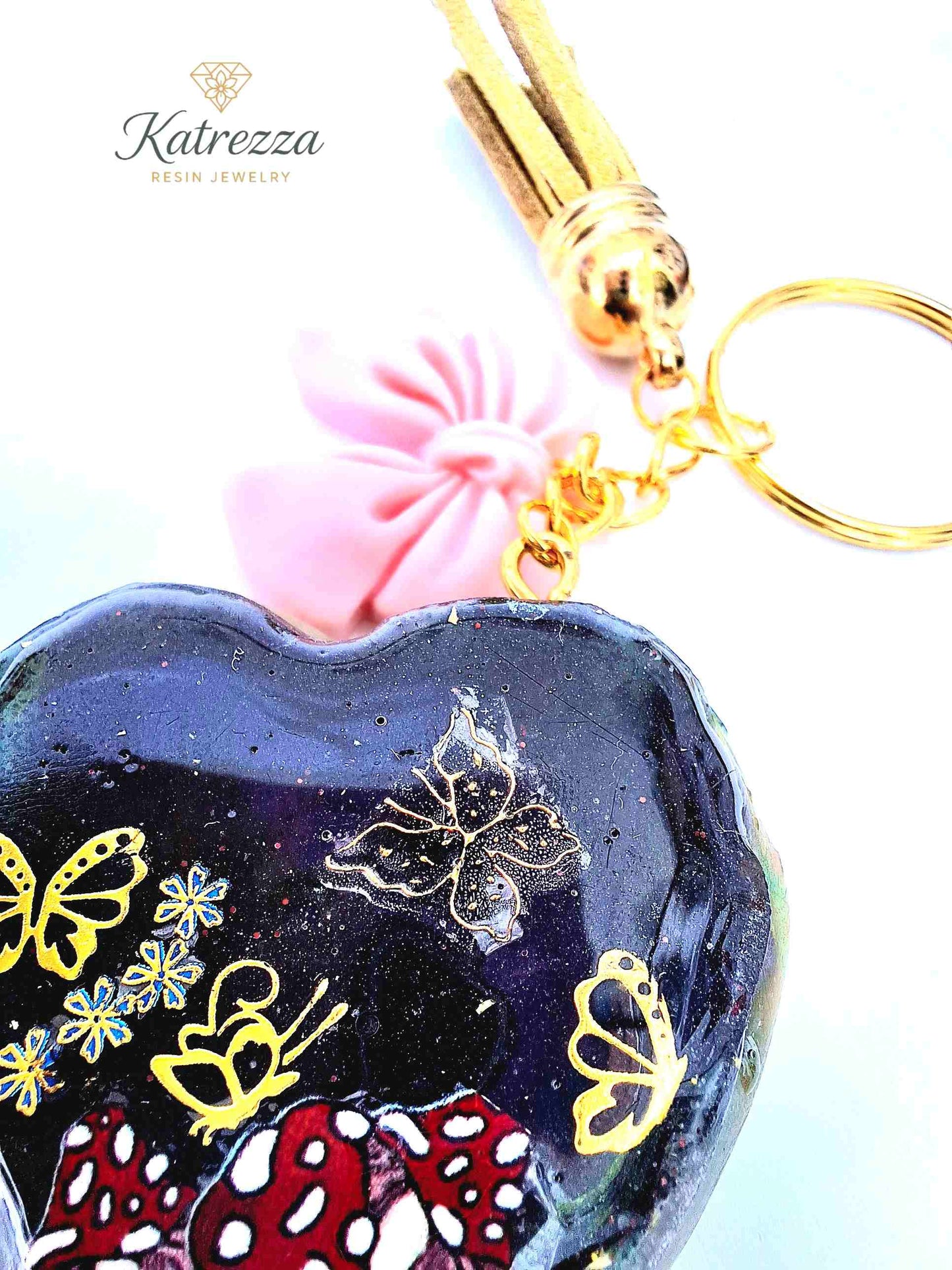 "Resin heart keychain with preserved flower and organic color swirls – Katrezza Imperfection Collection"