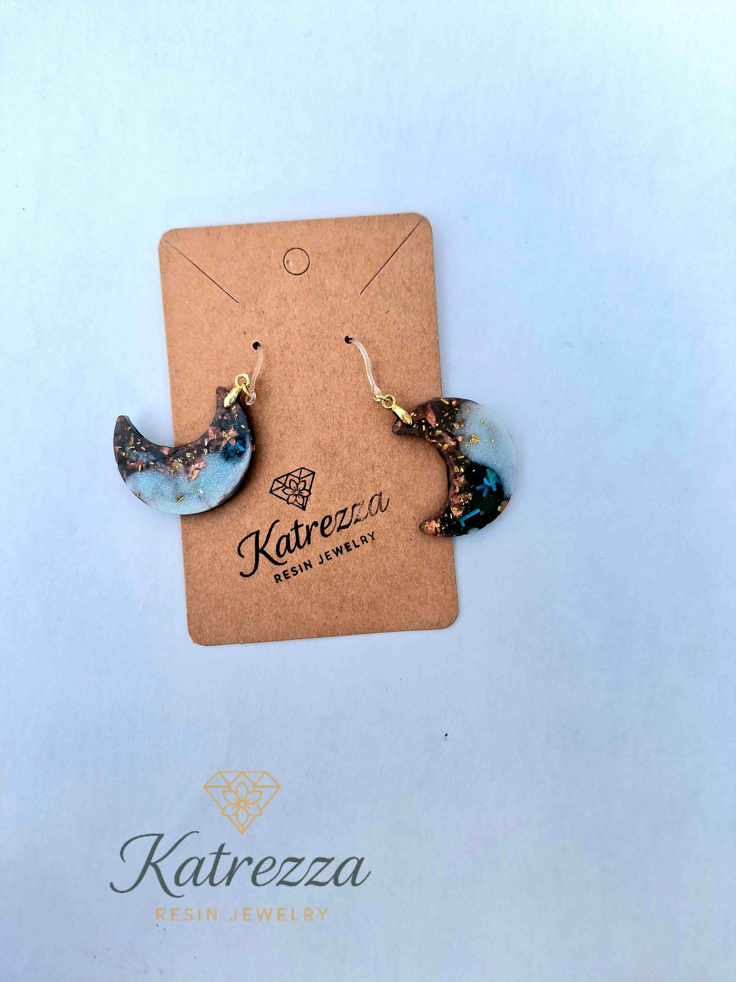 “Handmade crescent moon resin earrings with shimmer effect, double-sided design, 6 cm size, hypoallergenic silicone hooks – Katrezza jewelry.”