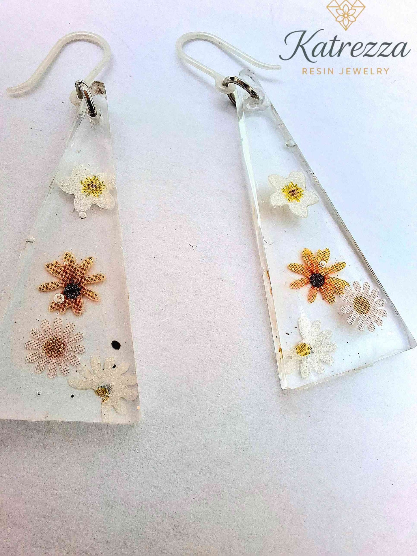 Handmade Triangle Resin Earrings with Real Flowers – Hypoallergenic Hooks