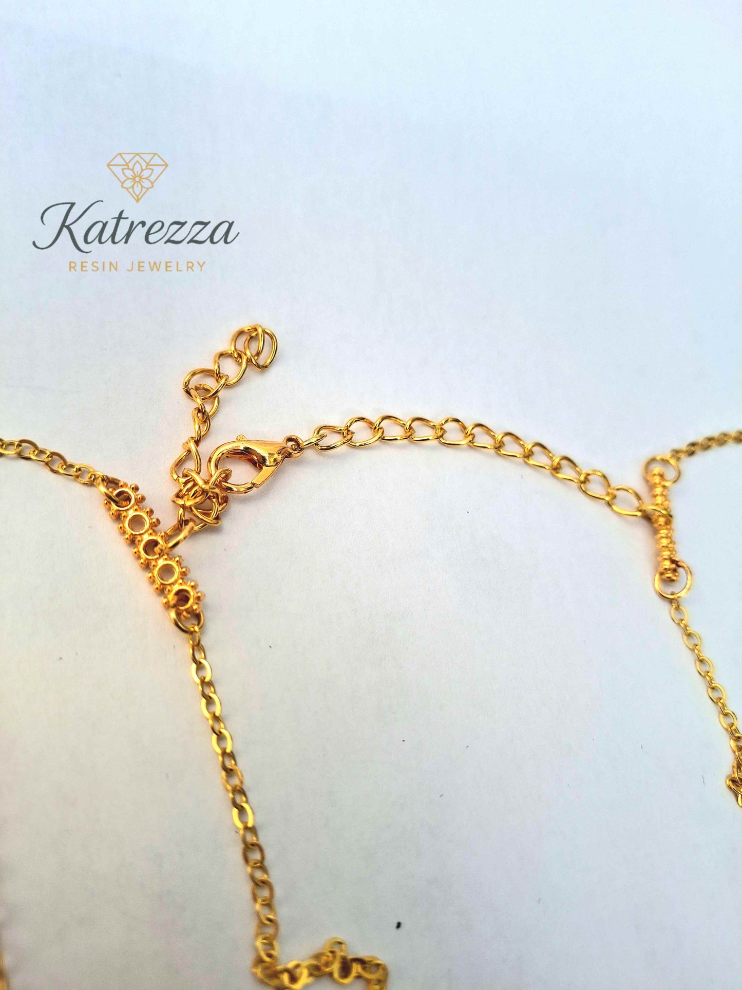 Adjustable gold chain with clasp for double layer lilac flower resin necklace – Katrezza handmade jewelry.