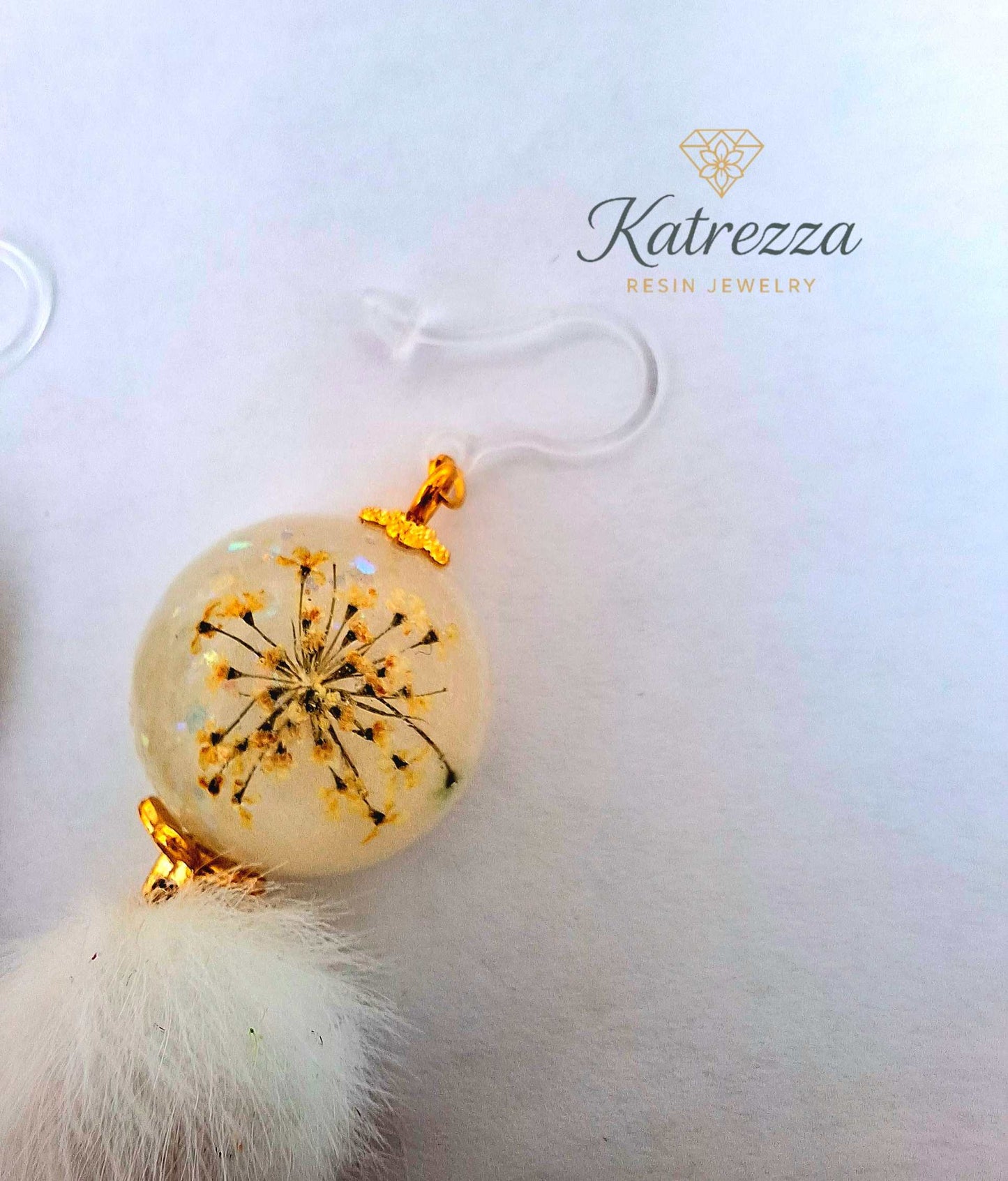 Handmade Resin Earrings with White Fluffy Tassel – Katrezza