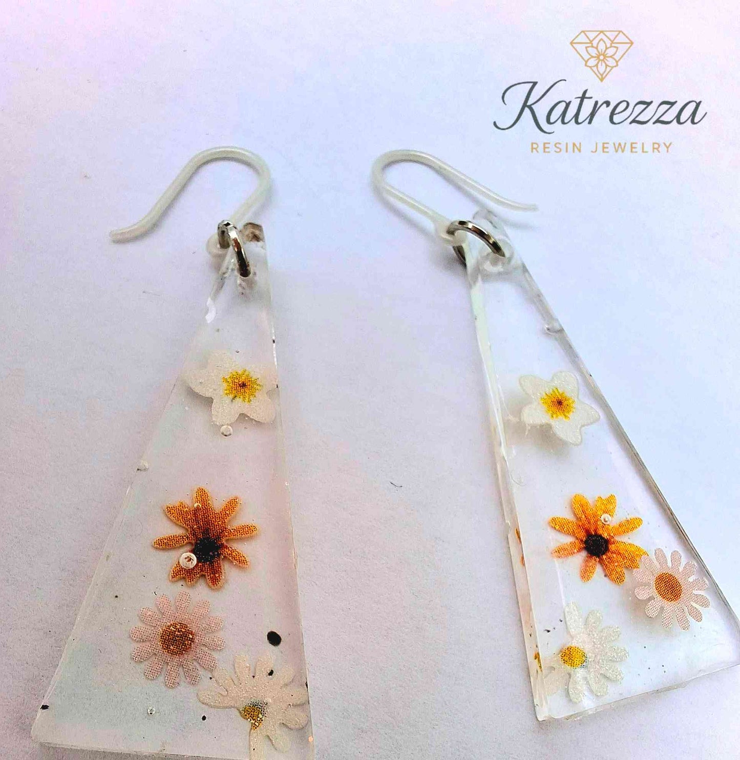 Handmade Triangle Resin Earrings with Real Flowers – Hypoallergenic Hooks