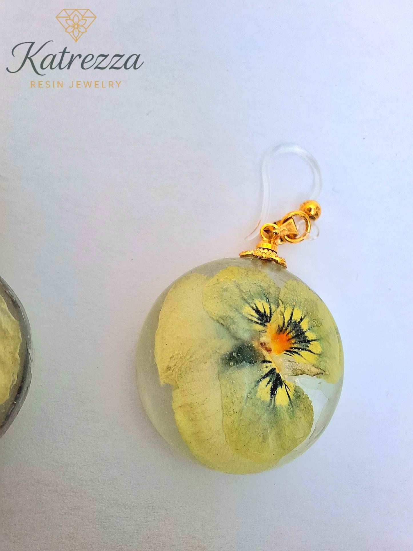 Handmade Resin Earrings with Real Pansy Flowers – 5 cm Drop | Katrezza