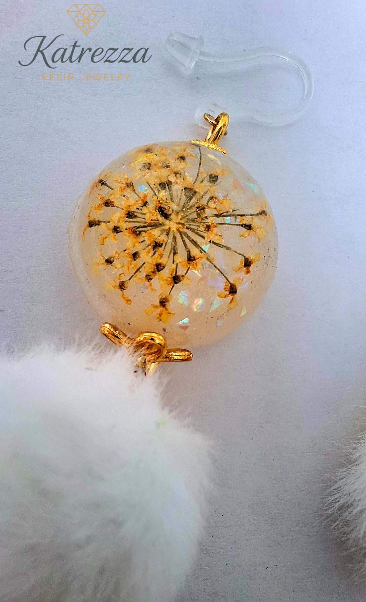 Handmade Resin Earrings with White Fluffy Tassel – Katrezza