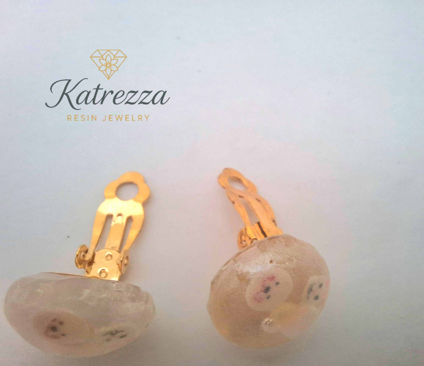 “Handmade kids resin clip-on earring with bear face design – Katrezza jewellery.”