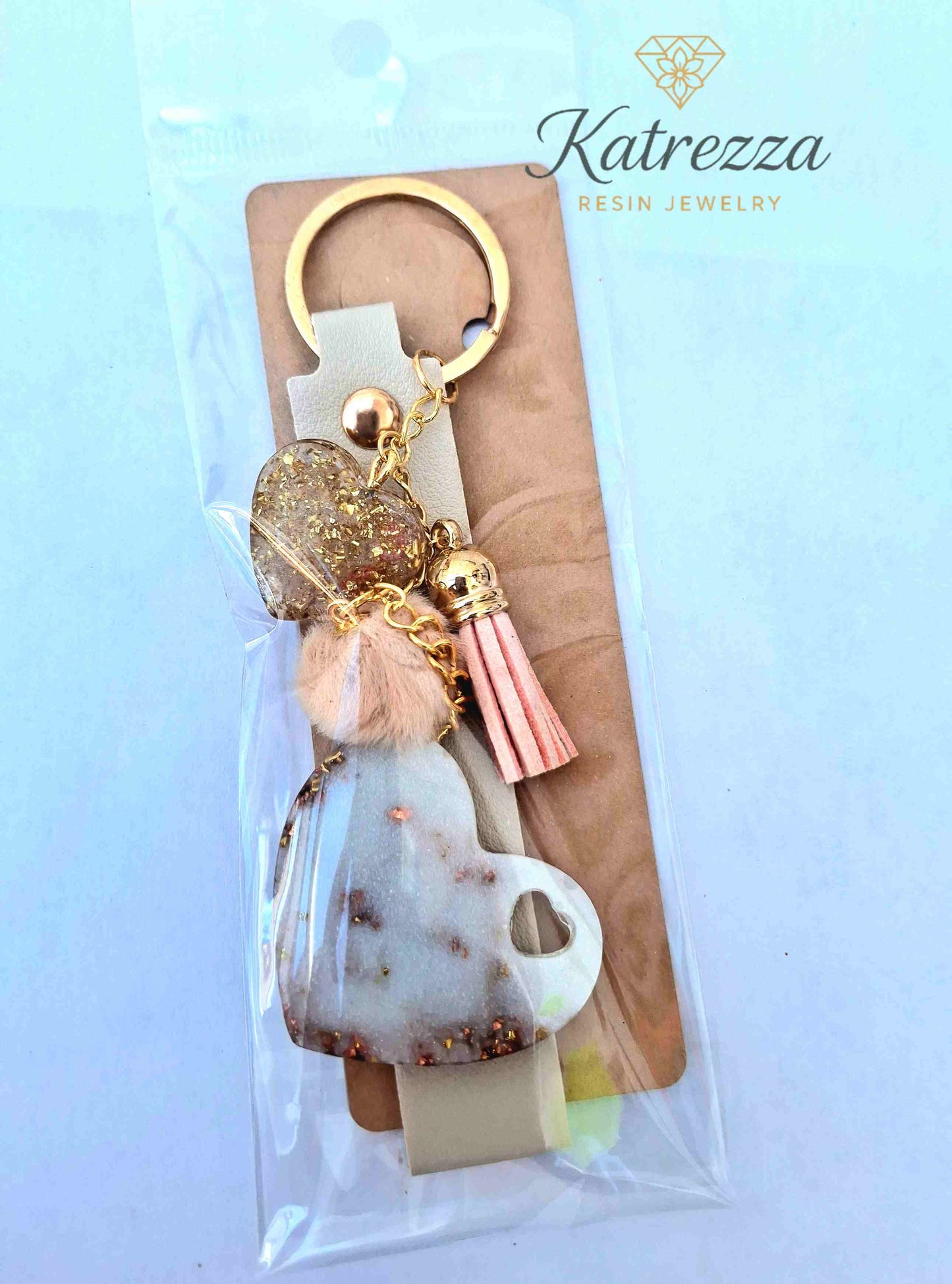 "Premium resin heart keychain with butterflies and gold accents – Luxurious Collection by Katrezza"