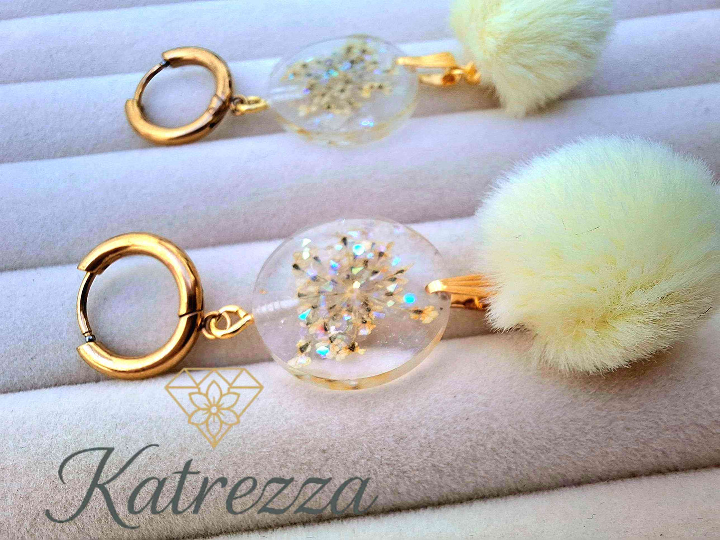 Resin Hoop Earrings with Real Flowers & Pom Pom – Handmade 6 cm | Katrezza