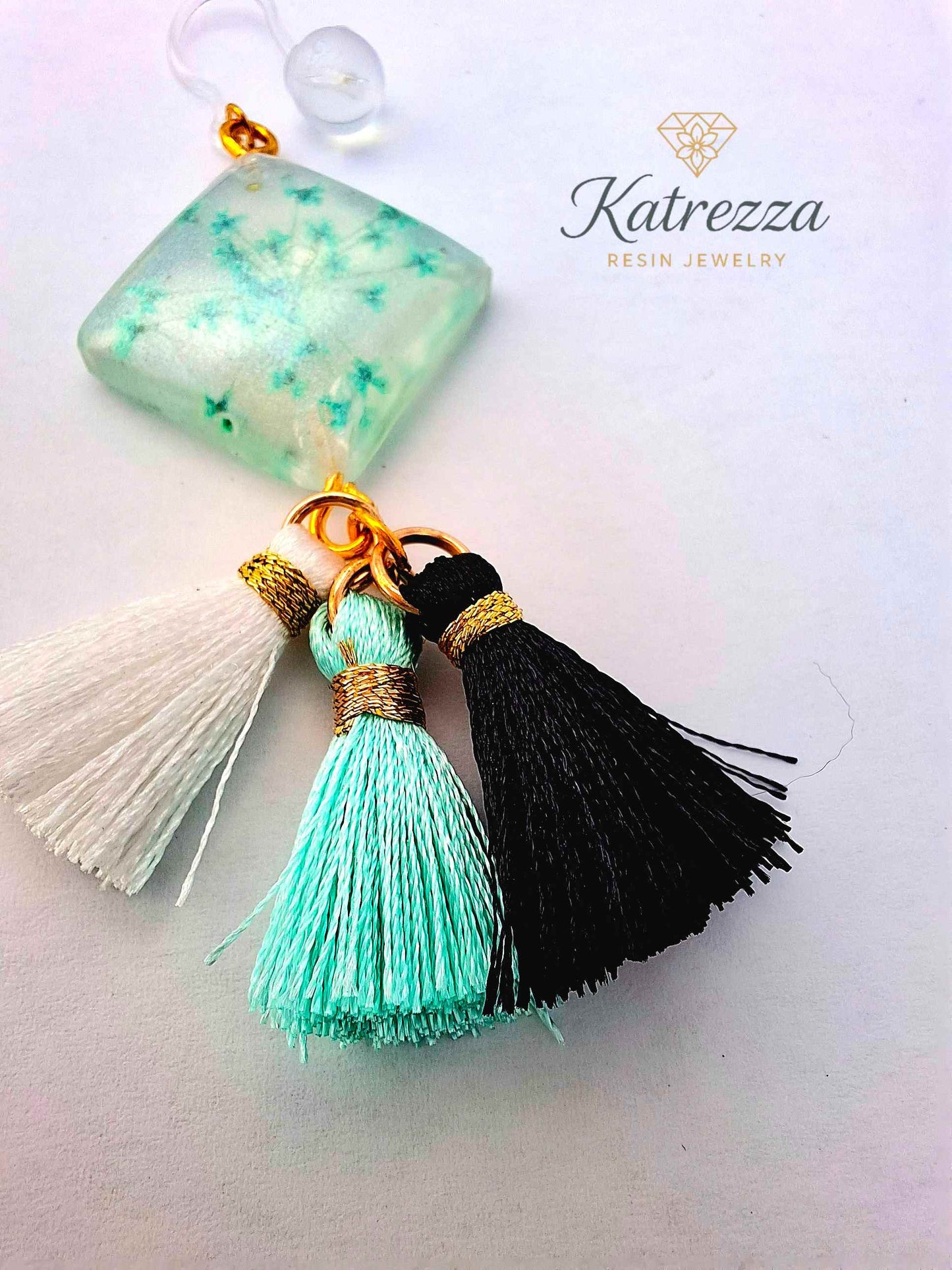 Handmade Resin Earrings with Green Flowers & Tassels – 8 cm Drop | Katrezza