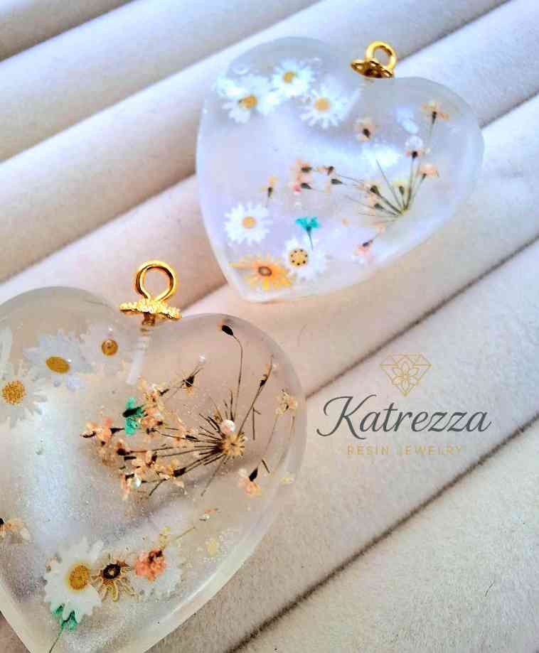 Heart Resin Pendant with Real Flowers – 3 cm