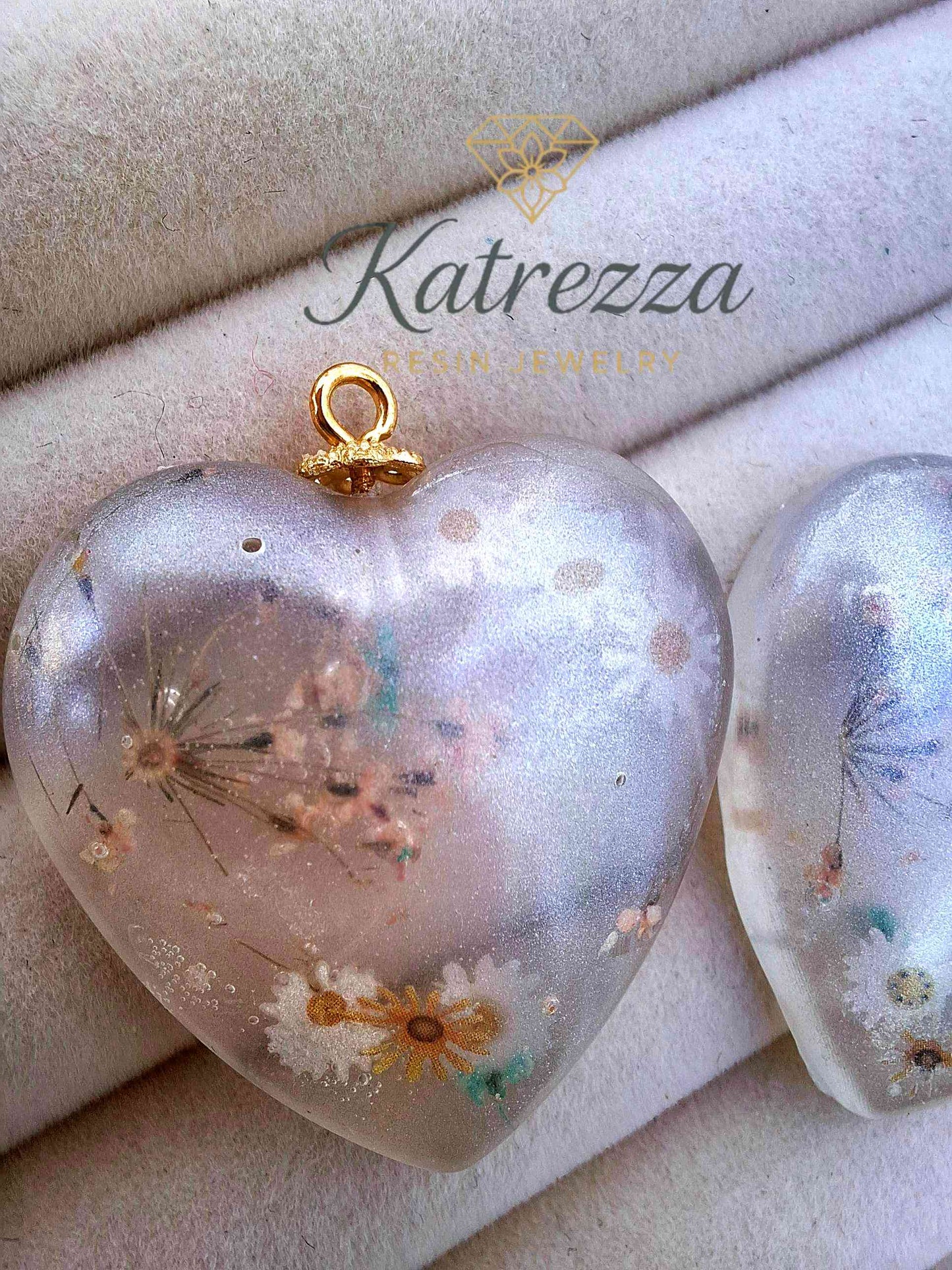 Heart Resin Pendant with Real Flowers – 3 cm