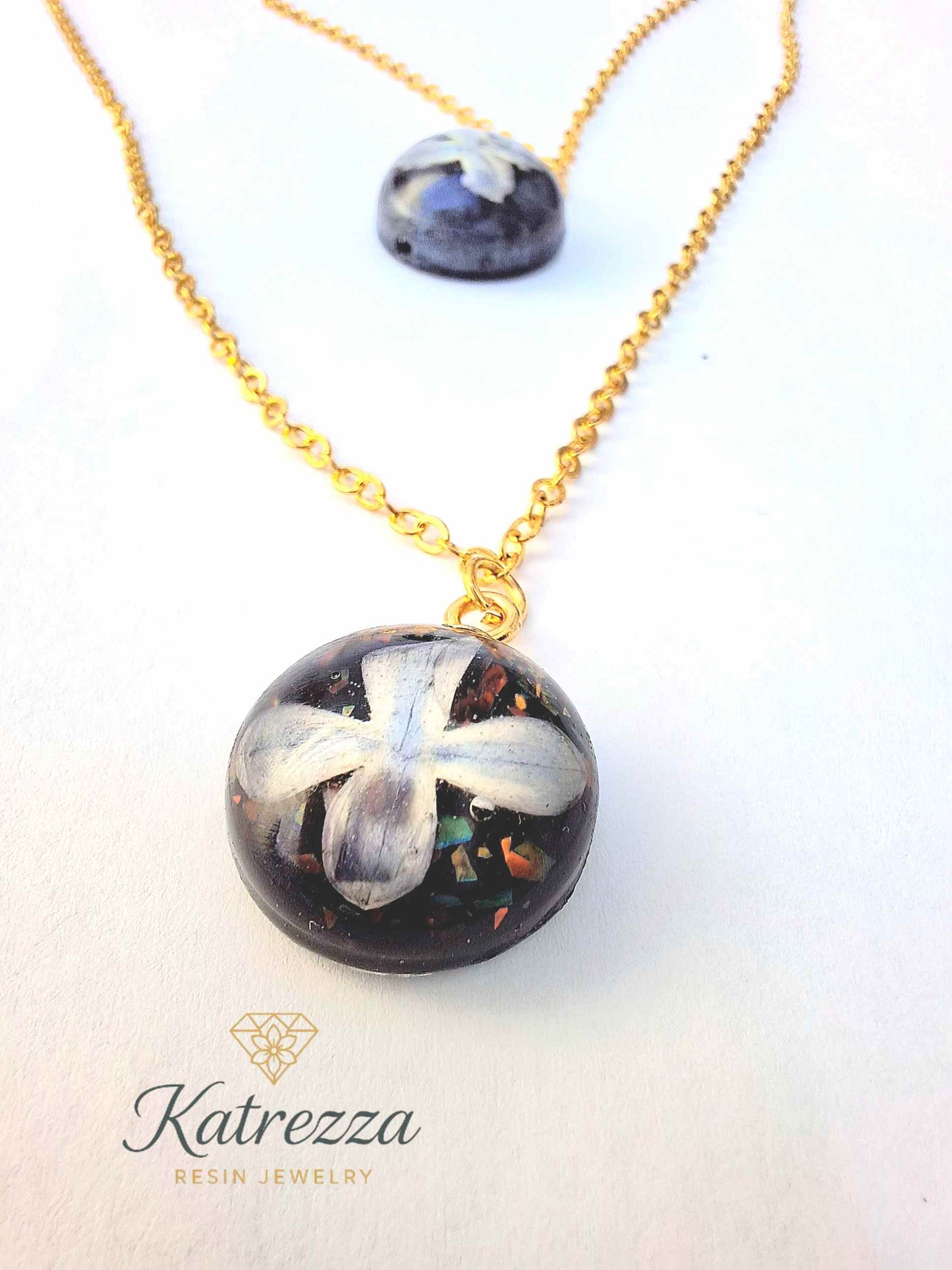 Handmade layered resin necklace with two lilac flower pendants preserved in resin, on gold chain – Katrezza resin jewelry.