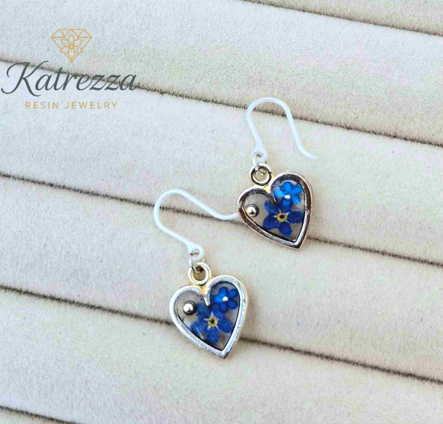 "2cm heart resin charm earrings with pressed blue flowers set inside a silver frame, lightweight and safe for kids with hypoallergenic silicone hooks – Katrezza"