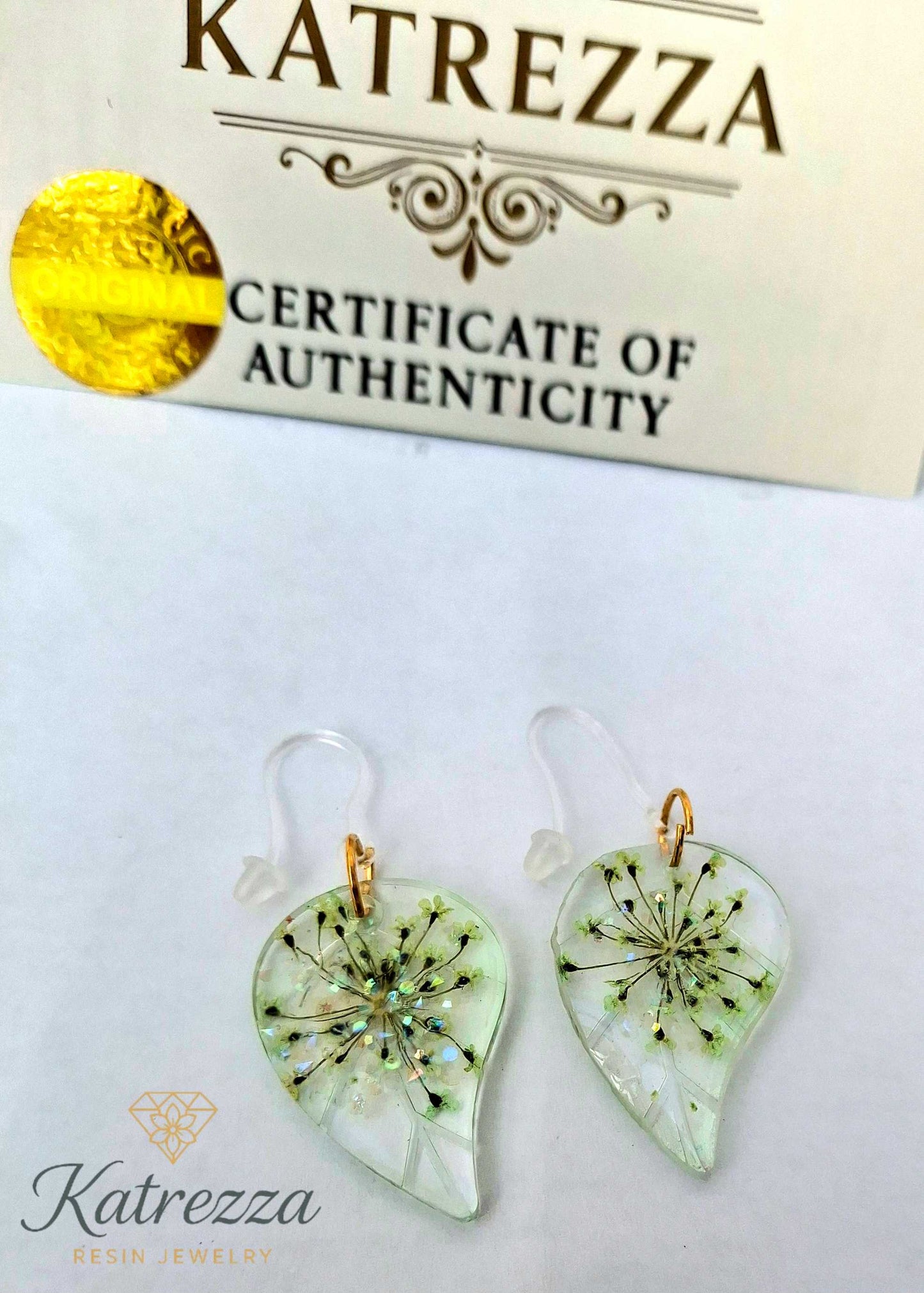 Handmade Leaf-Shaped Resin Earrings with Pressed Flowers – Katrezza