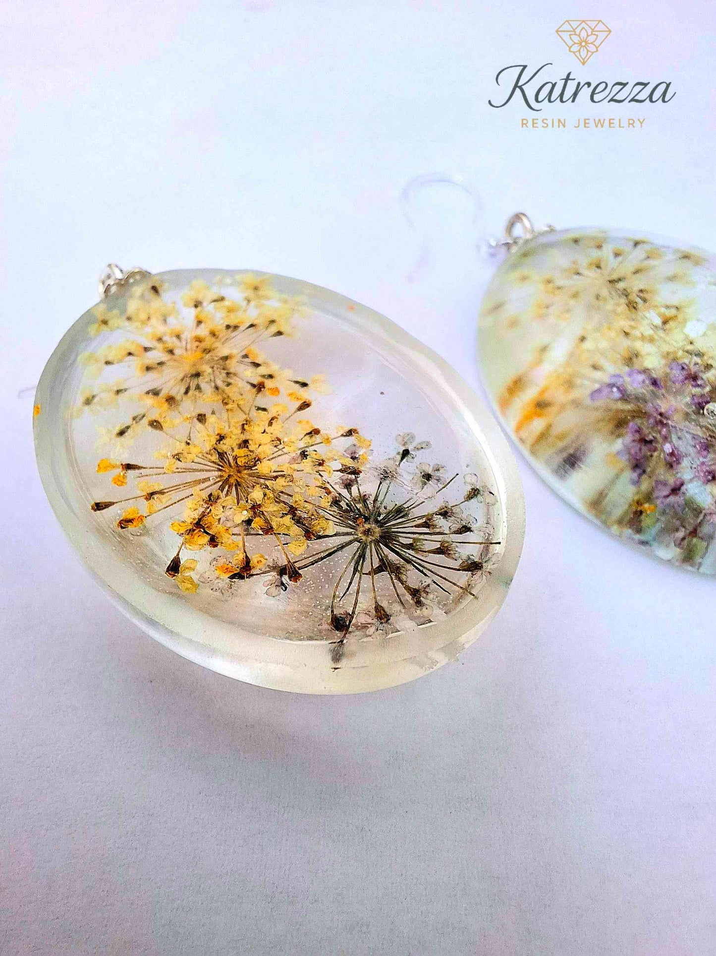 🌸 Real Flower Resin Oval Earrings – 6 cm Handmade Statement Jewelry