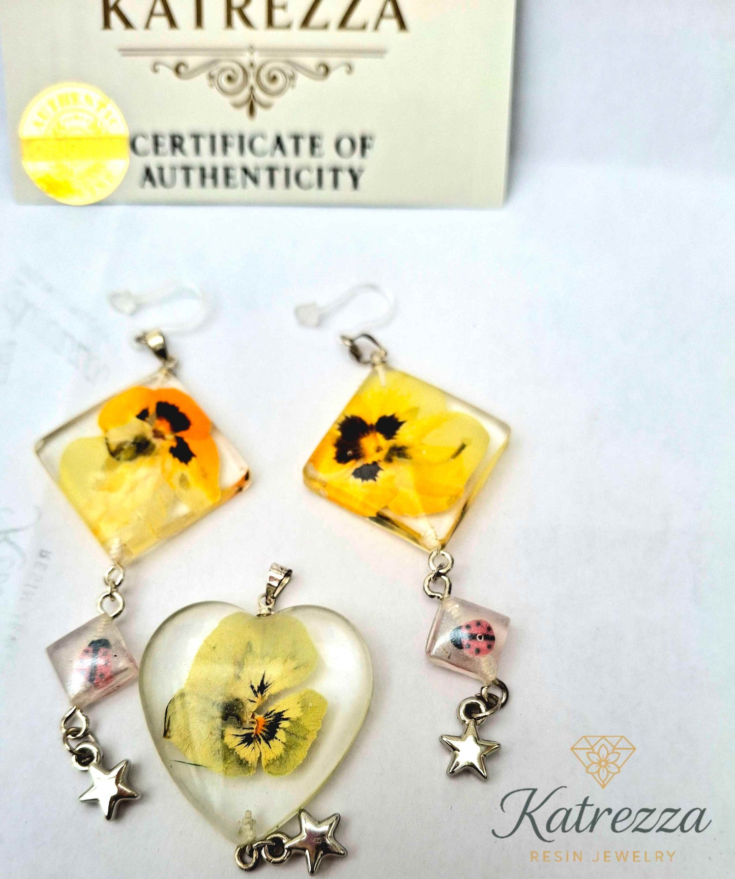 Handmade Resin Jewelry Set – Real Flower Earrings & Heart Pendant with Hypoallergenic Hooks | Katrezza