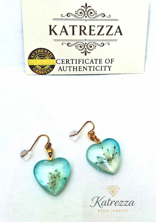 Handmade Heart-Shaped Resin Earrings with Pressed Flowers & Gold Hooks – Katrezza