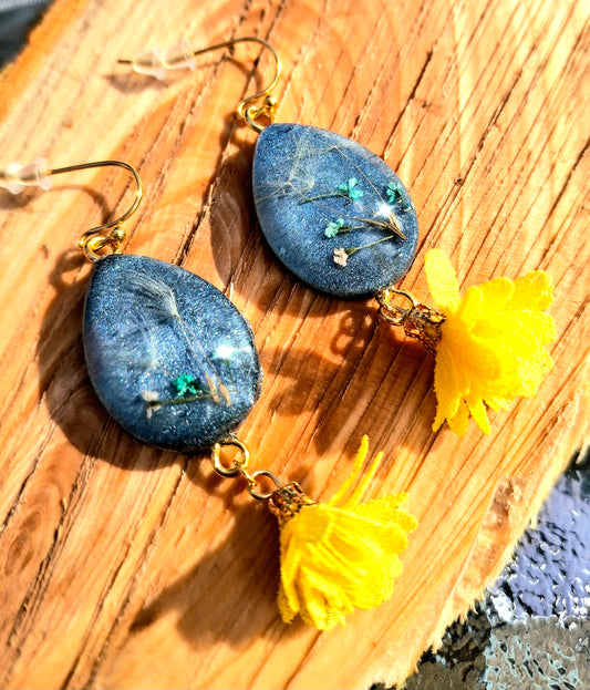 "Bloom Drops & Dandy Fluff"

Resin earrings