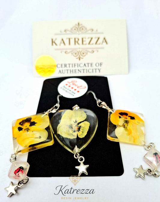 Handmade Resin Jewelry Set – Real Flower Earrings & Heart Pendant with Hypoallergenic Hooks | Katrezza