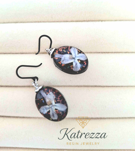 Black oval resin earrings with real lilac flowers – handmade jewelry

