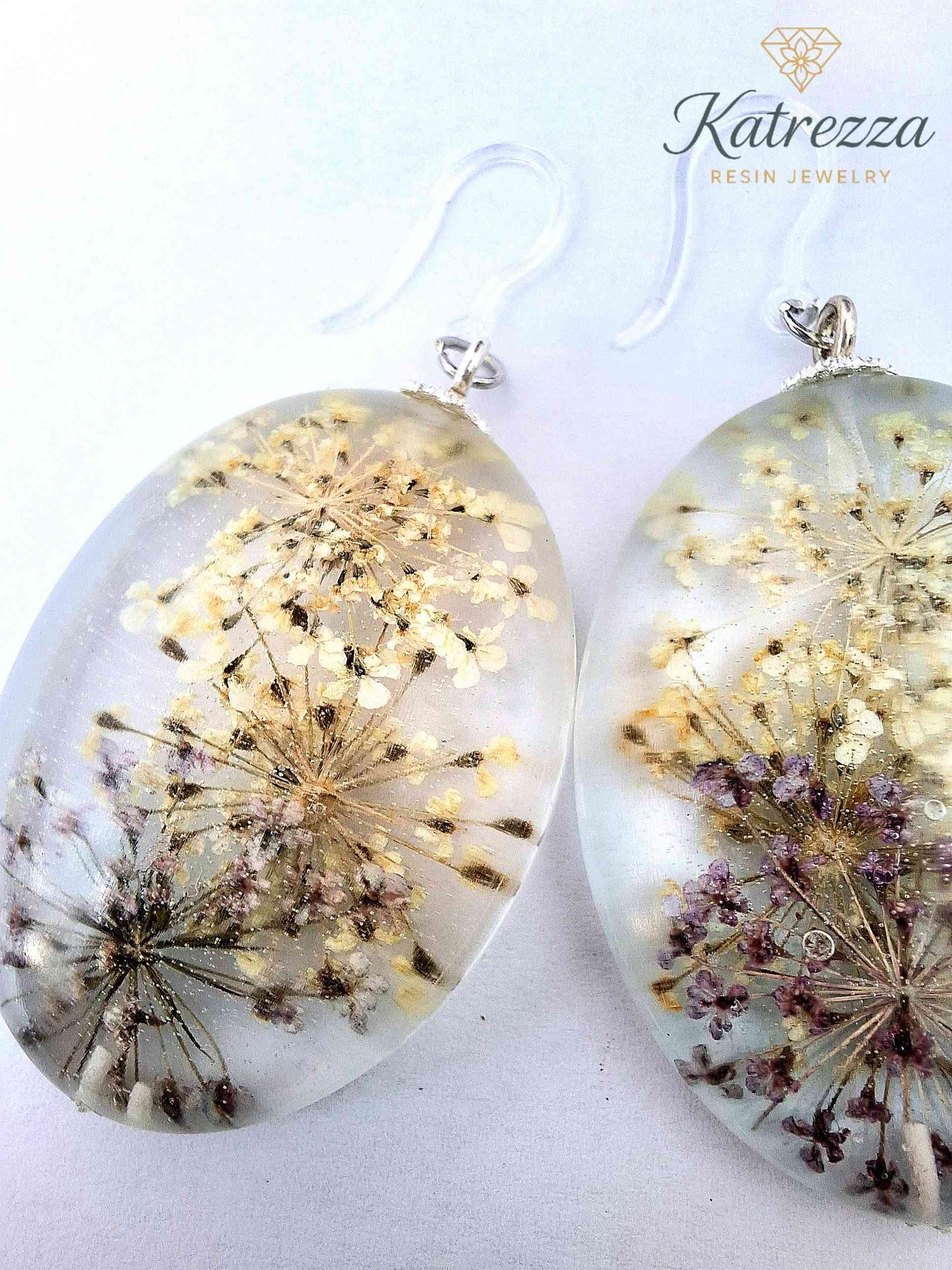 🌸 Real Flower Resin Oval Earrings – 6 cm Handmade Statement Jewelry