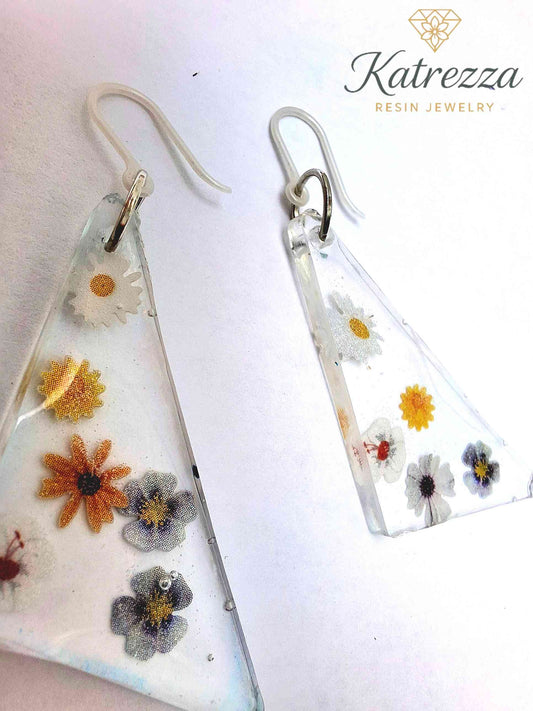 Handmade Triangle Resin Earrings with Real Flowers – Hypoallergenic Hooks
