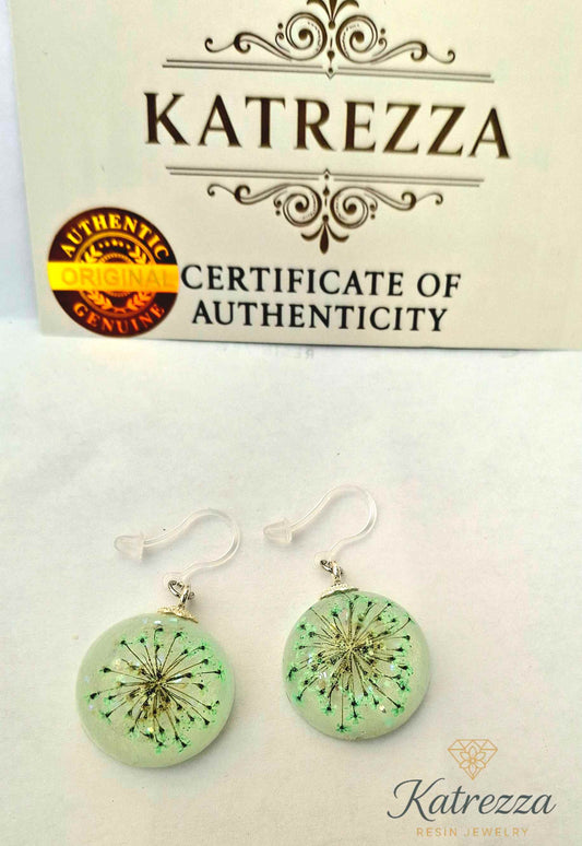 Handmade Resin Earrings with Green Pressed Flowers – 4.5 cm Drop | Katrezza