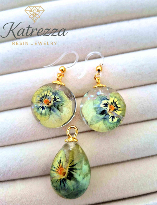 Floral Resin Earrings & Pendant Set – Hypoallergenic